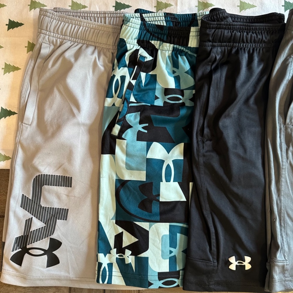 Under armor boys clothing lot …. Sz LARGE - Picture 10 of 12